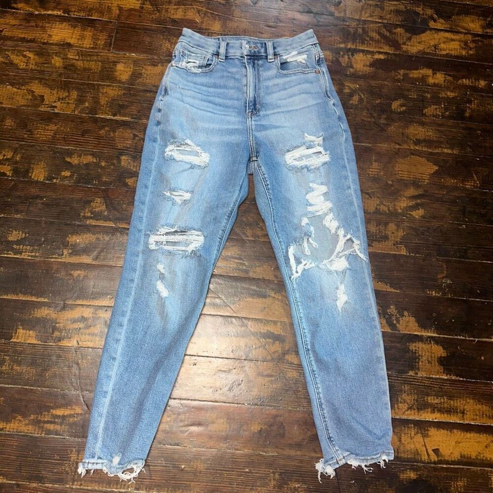 American Eagle destroyed 2 curvy Mom normcore stretchy jeans
